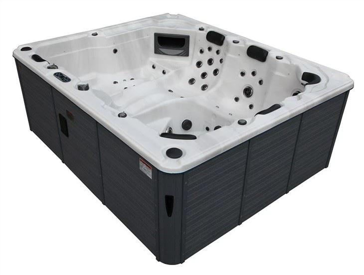 hot tub outside-2